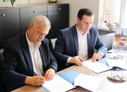 Podpisanie umowy przez burmistrzów Wisły i Ustronia